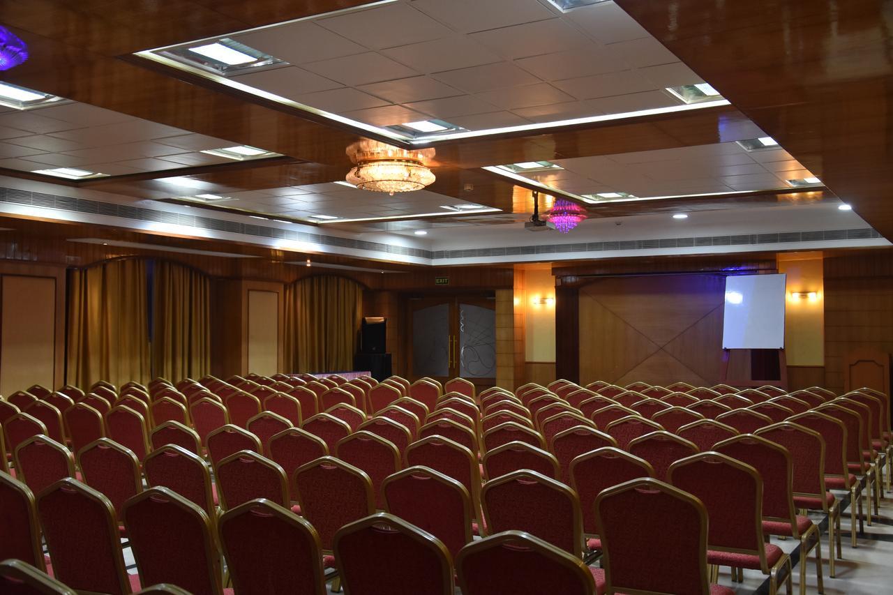 Ulo Chennai Deluxe Hotel ภายนอก รูปภาพ