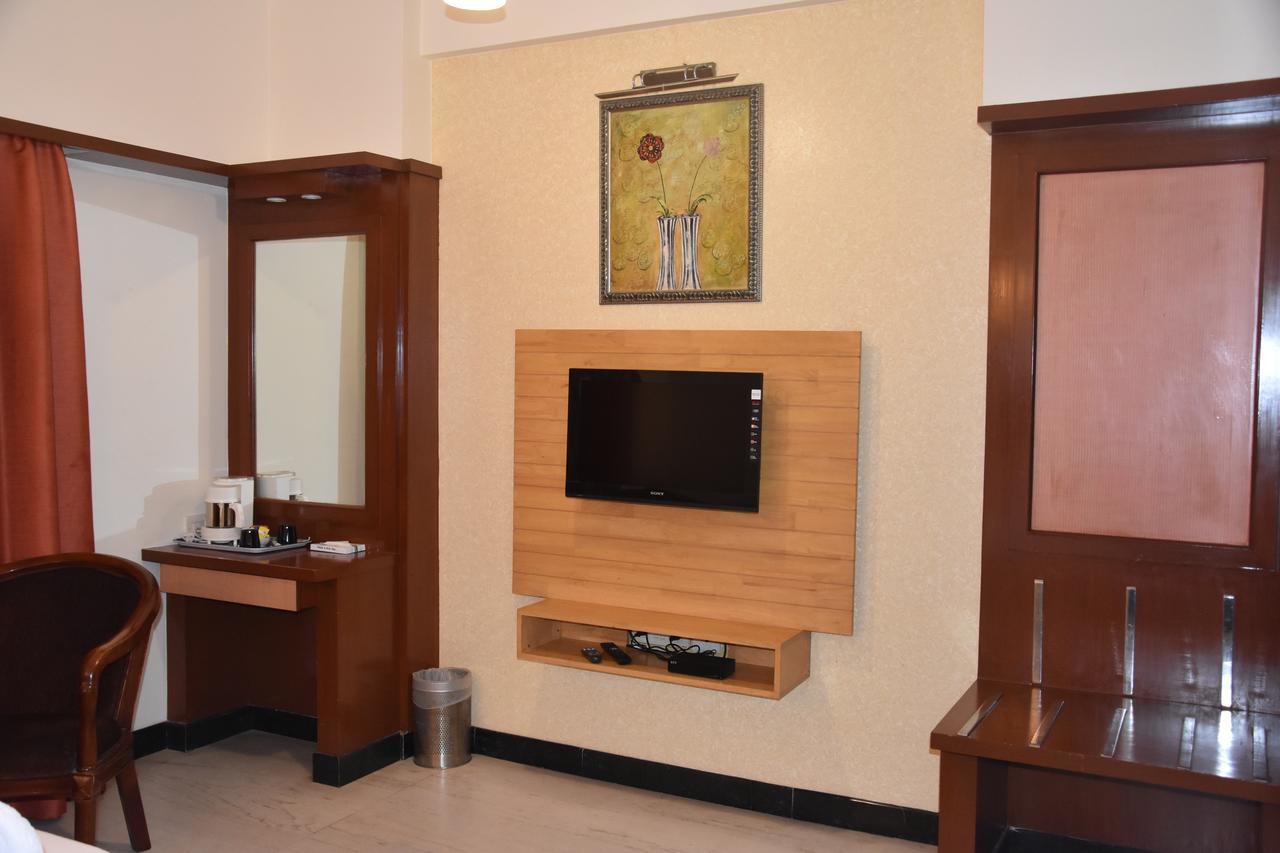 Ulo Chennai Deluxe Hotel ภายนอก รูปภาพ